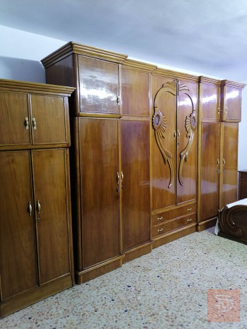 غرفة نوم خشبية مخصصة مستعمل للبيع في بغداد