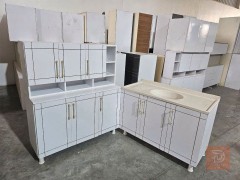 أثاث متوفر بألوان متعددة