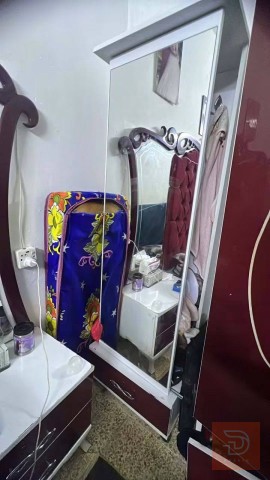 غرفة نوم ٨ قطع ضخمة مستعمل للبيع في بغداد