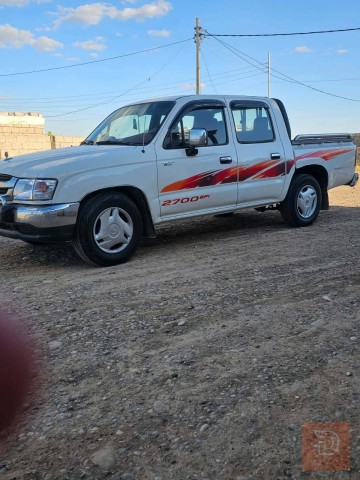 سيارة موديل 2004 نظيفة