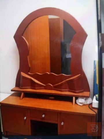 ميز توليت نظيف مستعمل للبيع في كربلاء المقدسة