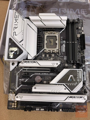 Z790 asus prime a-wifei أبيض للبيع في بغداد