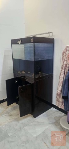 حوض سمك كامل مع دولاب سفلي أزرق للبيع في كربلاء المقدسة