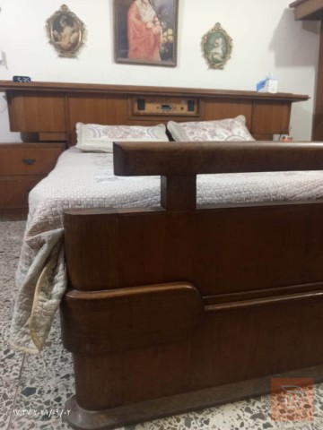 غرفة نوم صاج ٧ قطع مع ميز أحذية مستعمل للبيع في بغداد