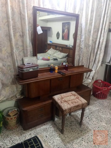 غرفة نوم صاج ٧ قطع مع ميز أحذية مستعمل للبيع في بغداد
