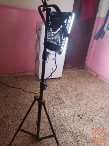 سيت إضاءة مع استنادات ثلاث قطع جديد للبيع في بغداد
