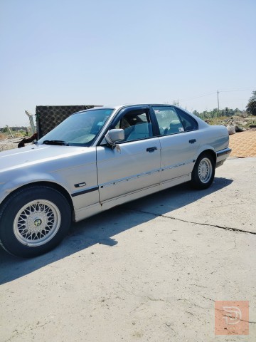 سيارة BMW 525 بيضاء white للبيع في الديوانية