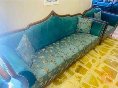 مقاعد عشر مقاعد جديد للبيع في بغداد