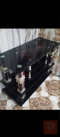 ميز اسود نضيف مستعمل للبيع في بغداد