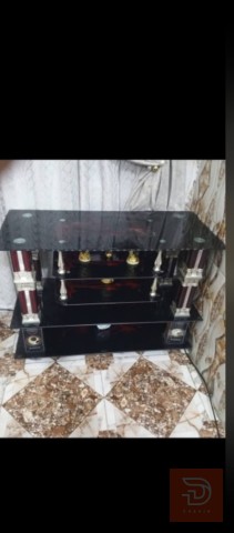 ميز اسود نضيف مستعمل للبيع في بغداد