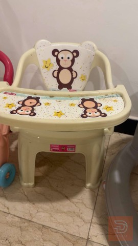 قطع أثاث مع هدايا