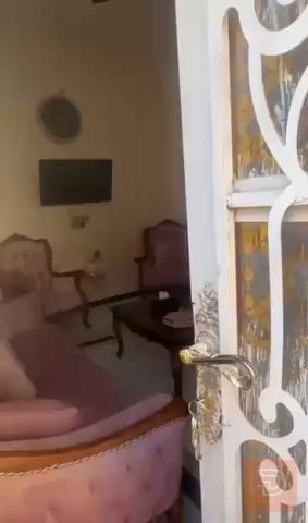 تخم وكراسي وميز بلازما وبردة للبيع في ذي قار