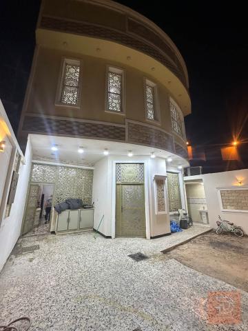 بيت طابقين بناء طابوك 240 متر للبيع في البصرة
