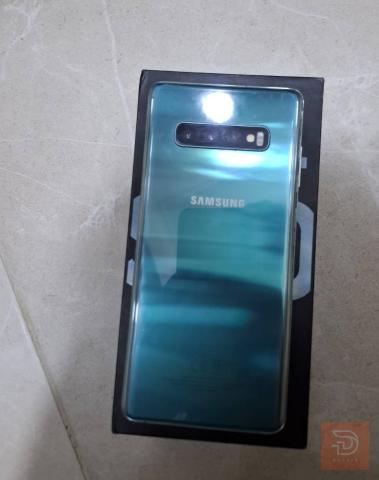 سامسونج جهاز S10بلس لون زيتوني مستعمل للبيع في بغداد