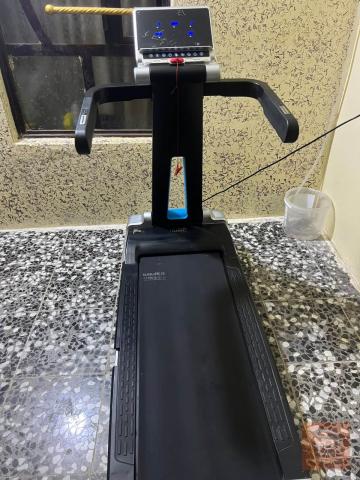 جهاز جري نظيف جداً مستعمل للبيع في بغداد