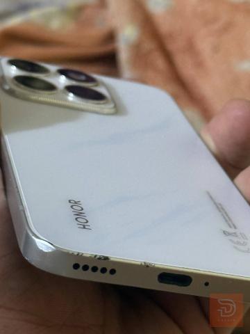 هونر x8c بشاشة بها فطر صغير مستعمل للبيع في البصرة