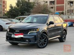 كيا سورينتو 2021 رمادي للبيع في بغداد