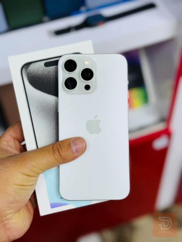 ايفون 15 برو ماكس نظيف مستعمل للبيع في النجف الأشرف