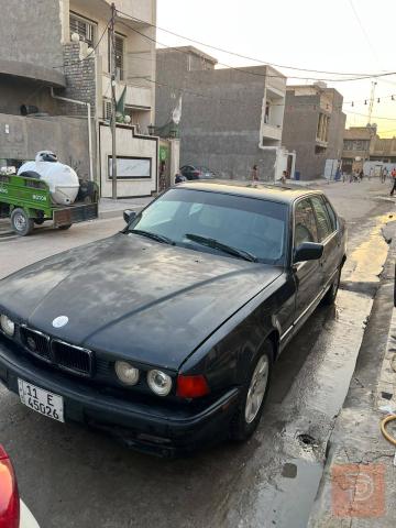 سيارة موديل 92 لون اسود للبيع في بغداد