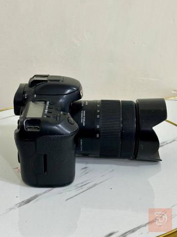 كاميرا Canon 7D Mark II مع عدسة وملحقات مستعمل للبيع في بغداد