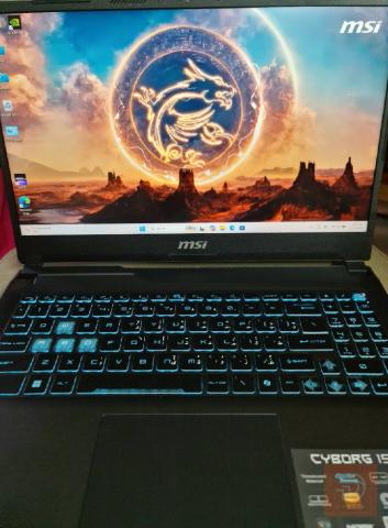 لابتوب MSI Cyborg i7 جيل 13 مستعمل للبيع في بغداد