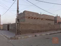 بيت ركن مساحة 300 متر للبيع في واسط
