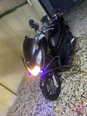 هوندا دراجة PCX جيل اول ياباني مستعمل للبيع في بغداد