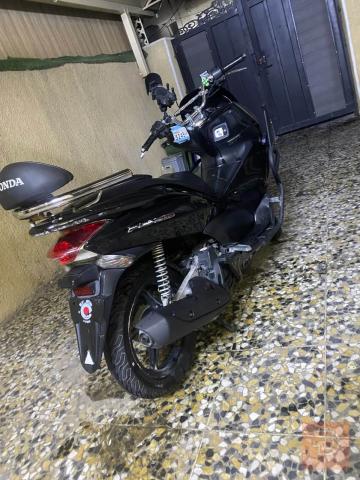 هوندا دراجة PCX جيل اول ياباني مستعمل للبيع في بغداد