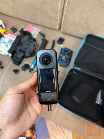 كاميرا انستا 360 x3 مع ملحقات مستعمل للبيع في بغداد