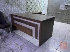 ميز مكتبي مع كامل ملحقاته مستعمل للبيع في بغداد