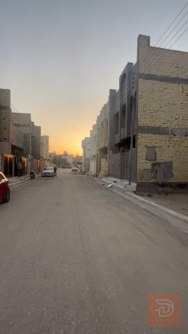 أرض بمساحة 100 متر مربع في مجمع القريشي للبيع في كربلاء المقدسة