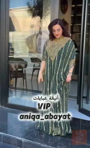 فستان ملكي قماش ثقيل مستعمل للبيع في بغداد