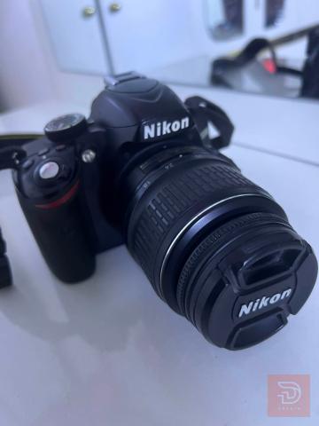 كاميرا نيكون D3200 مع زوم للبيع في بغداد