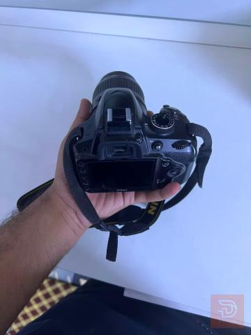 كاميرا نيكون D3200 مع زوم للبيع في بغداد