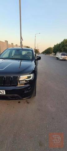 جيب كَراند شيروكي 2019 فئة بلاك توب للبيع في البصرة