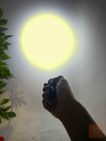 كشاف Triple Core Flashlight HP-01 للبيع في بغداد