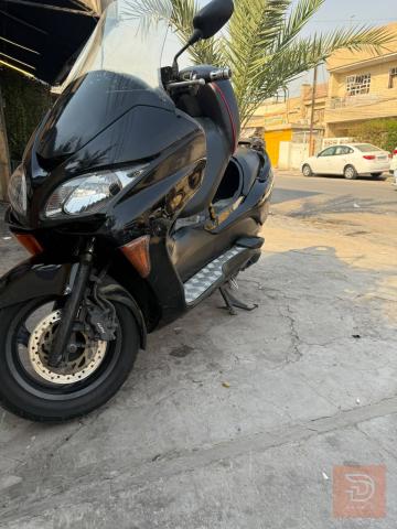 فورزة سوداء مع إضافات رياضية color للبيع في ديالى