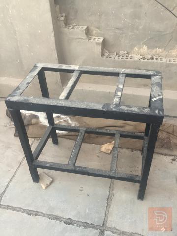 ميز حديد اسود للبيع في بغداد