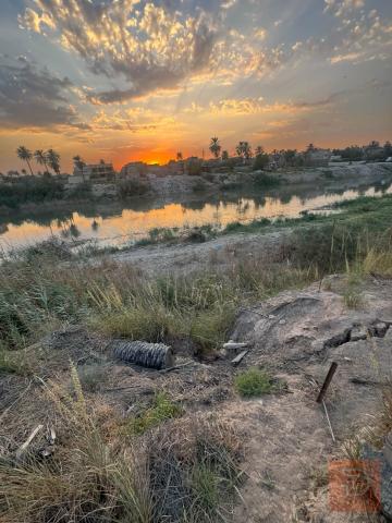 بستان مطل على نهر مع بيت صغير للبيع في ديالى