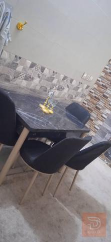 ميز طعام مع 4 كراسي للبيع في واسط