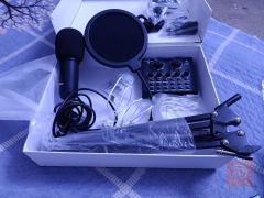 سيت مايك BM-800 مع كرت صوت V8 جديد للبيع في نينوى