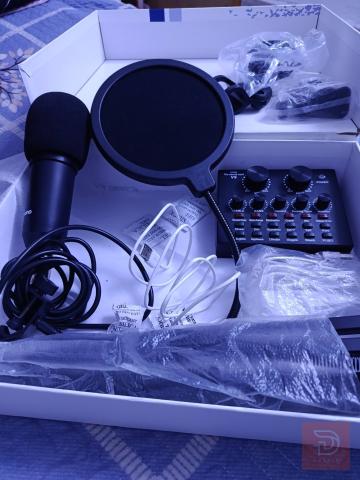 سيت مايك BM-800 مع كرت صوت V8 جديد للبيع في نينوى