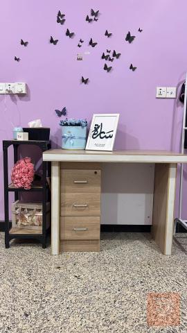 ميز دراسي خشب ثكيل مستعمل للبيع في بغداد
