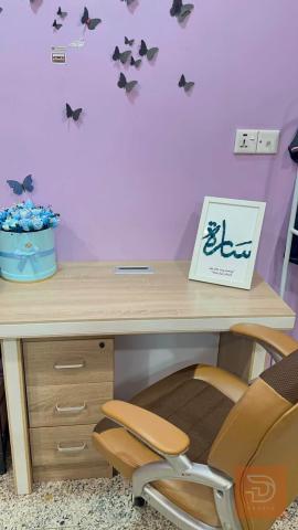 ميز دراسي خشب ثكيل مستعمل للبيع في بغداد