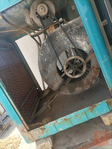 مبردة مع ميز للبيع في واسط