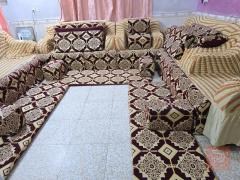 ديوان نظيف مع 7 دواشك مستعمل للبيع في ذي قار