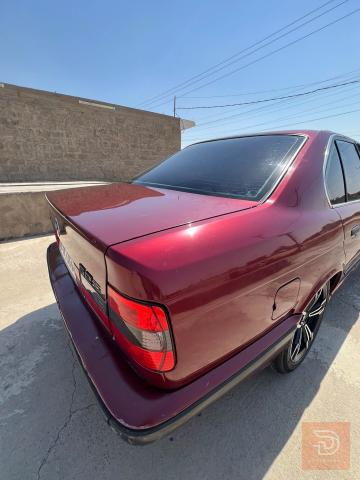 سيارة موديل 93 نظيفة جداً للبيع في نينوى