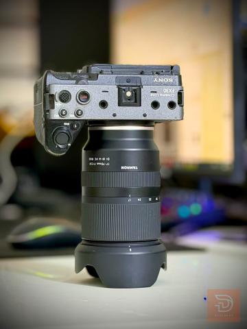 سوني كاميرا Sony FX30 مع عدسة Tamron 17-70mm مستعمل للبيع في بغداد