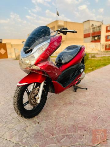 دراجة هوندا PCX جيل اول مستعمل للبيع في بغداد