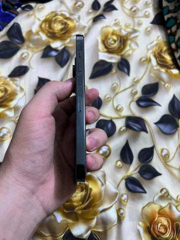 iPhone 13 Pro زيتوني للبيع في بغداد